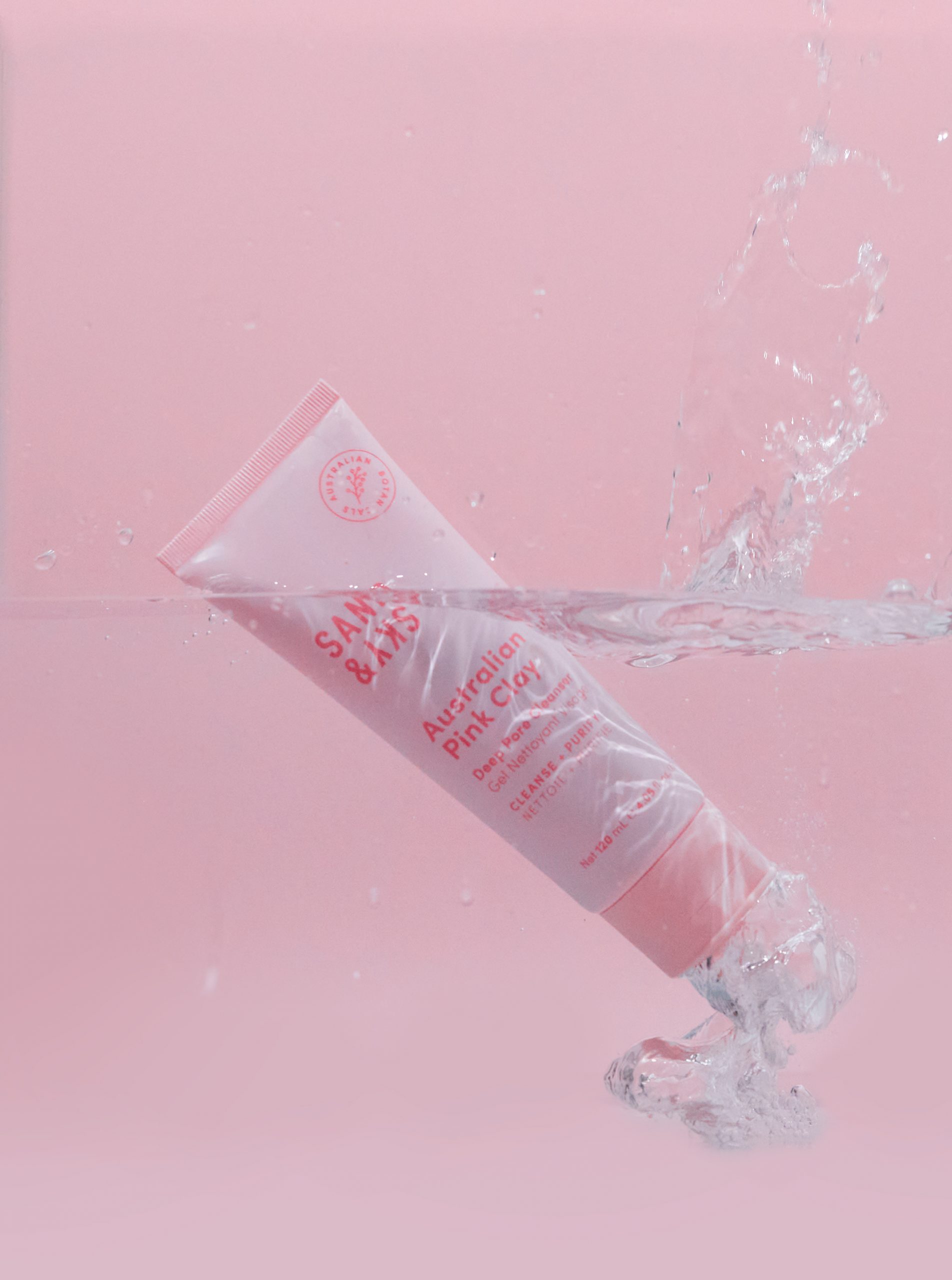 photographe publicitaire watersplash grenade sand&sky éclaboussure produit rose