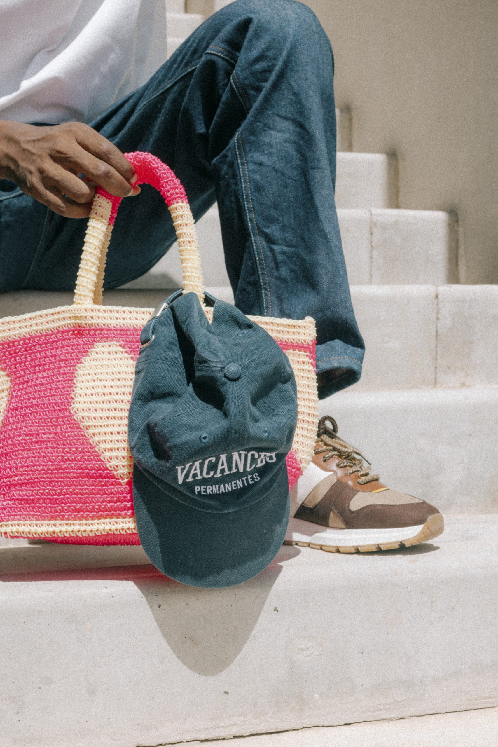 shooting évènement marseille shooting mode sape organisé domaine viticole été photographe marseille casquette sac a main