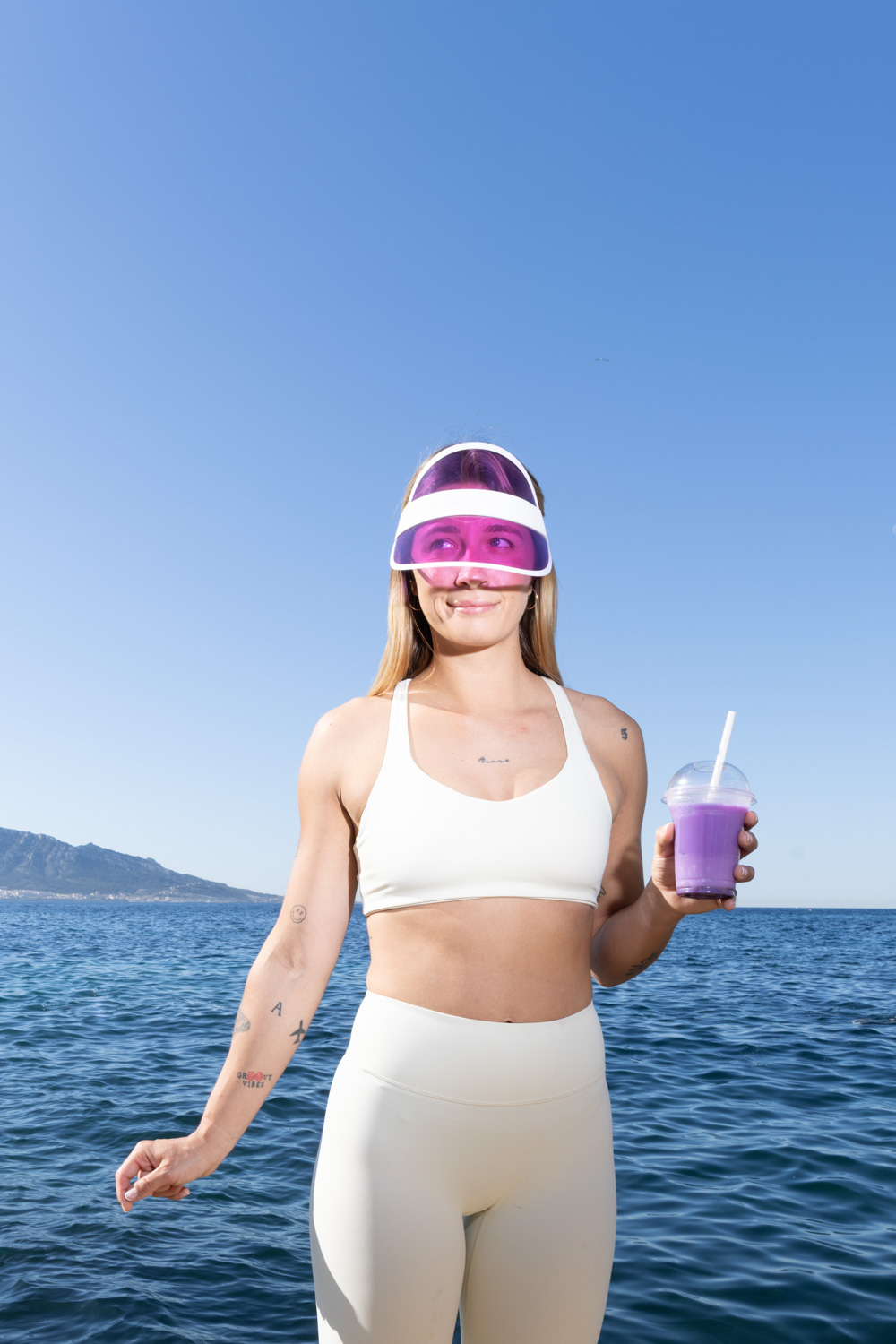 photo pop colorée violet grand angle pulse pilates photographe marseille mer ubé latte