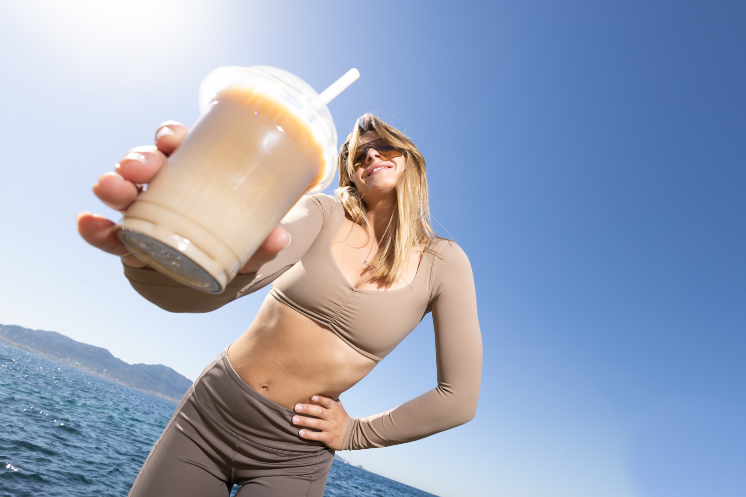 hoto pop coloré mer grand angle pulse pilates photographe marseille latte