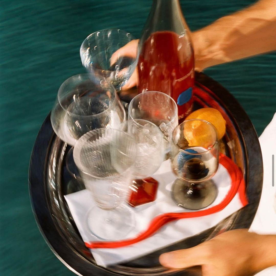 vins photo main marseille