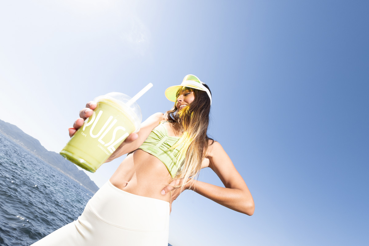 photo pop coloré bleue grand angle pulse pilates photographe marseille matcha mer