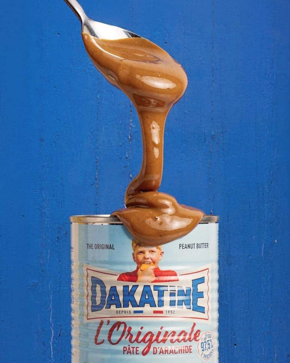 dakatine photographe IA beurre de cacahuètes texture bleue